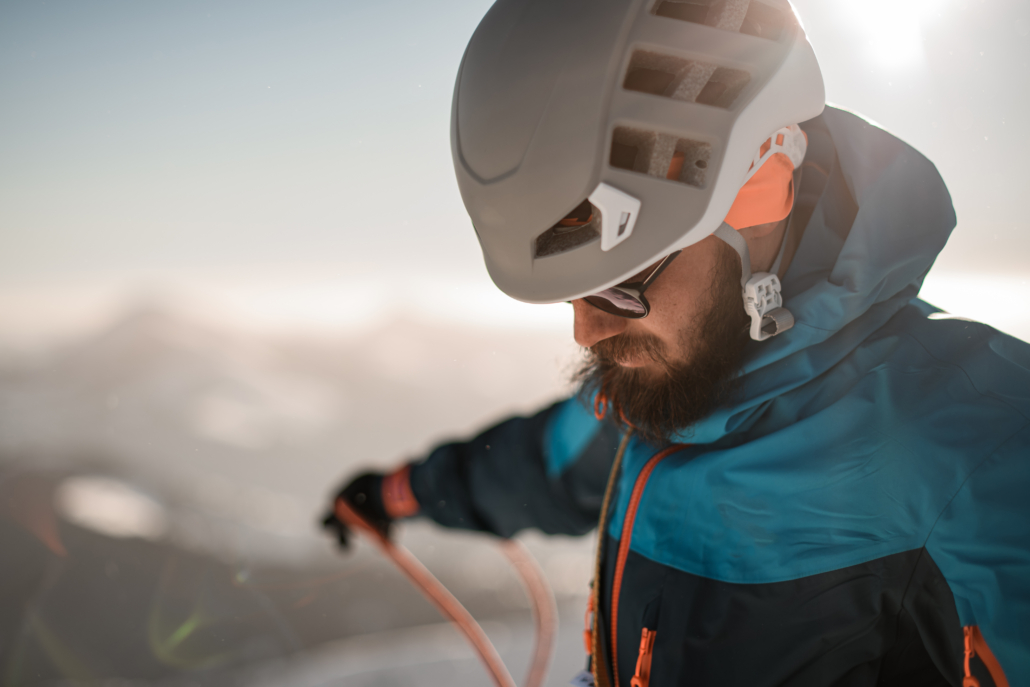 Bien choisir son casque de ski à visière intégrée - Le Blog E-Ben